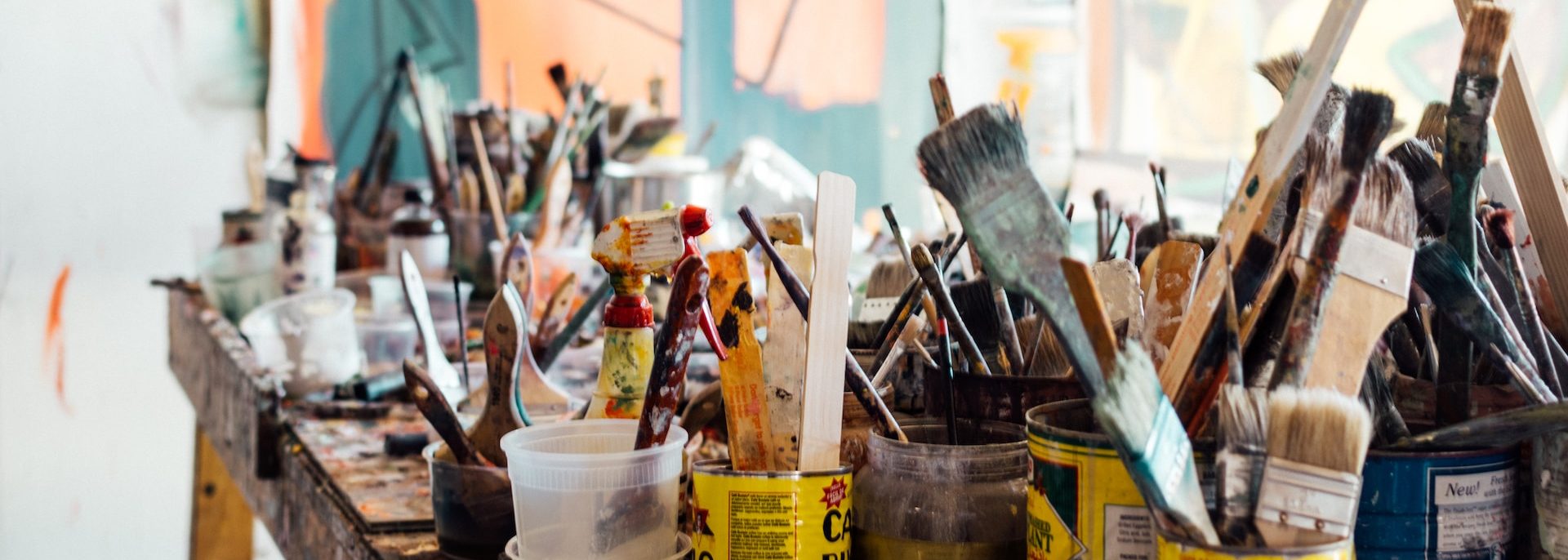 Image de pinceaux dans des pots